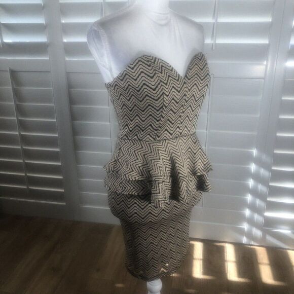 New A Gaci Strapless Stretch Sheath Mini Dress M Peplum Taupe Black Clubwear Hot - Picture 6 of 12